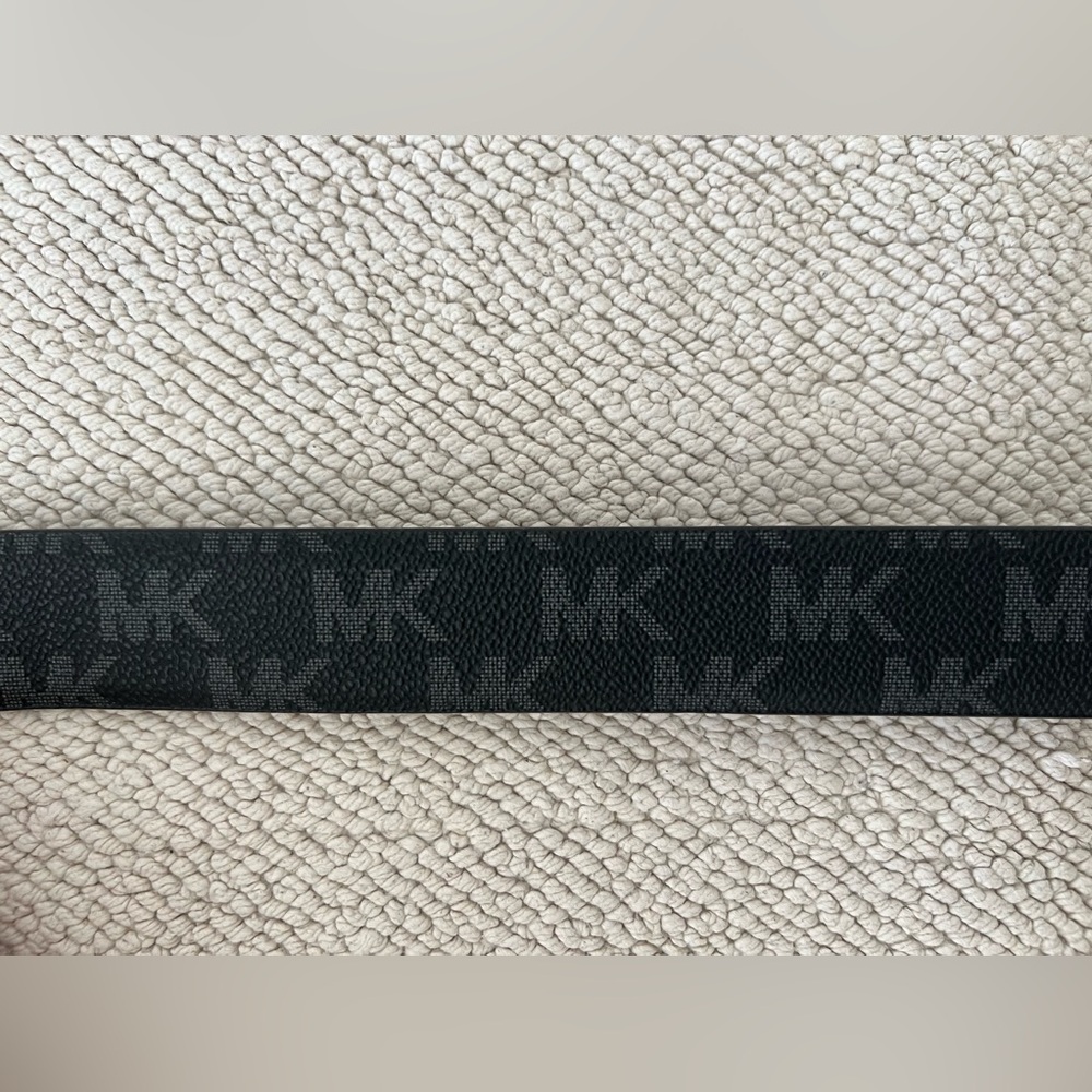 MICHAEL Michael Kors Women’s Reversible Belt | Color: Black and Gray  | Size: M - Picture 10 of 12